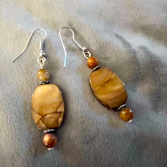 Shell Beaded  Earrings - Picture 1 of 3